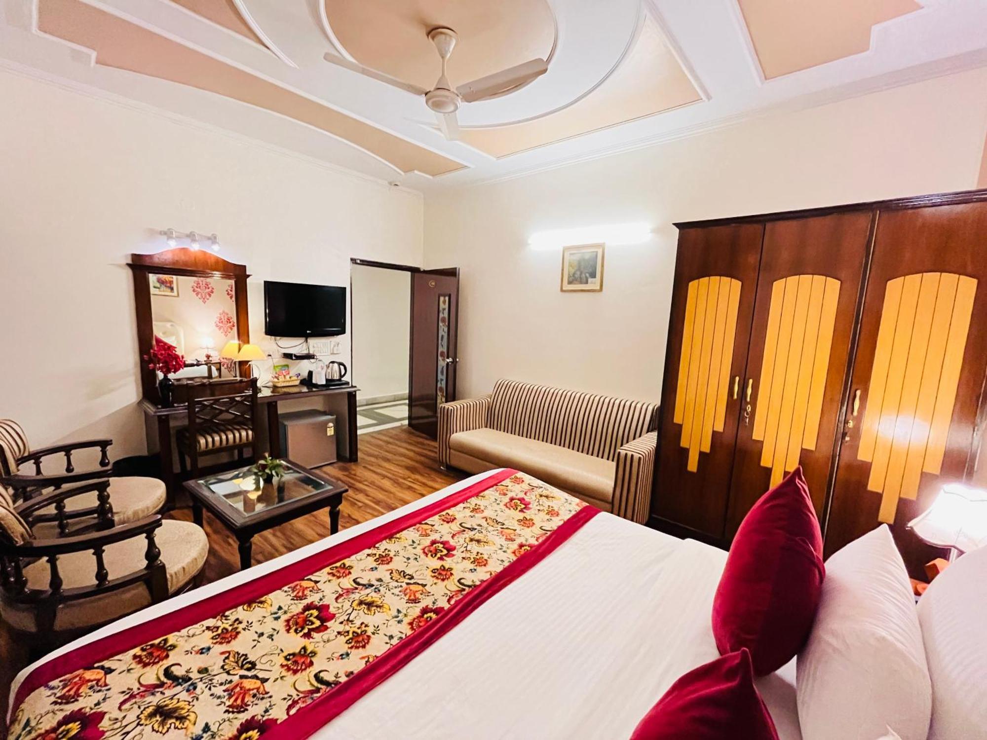Hotel Paras - Karol Bagh Delhi Zewnętrze zdjęcie