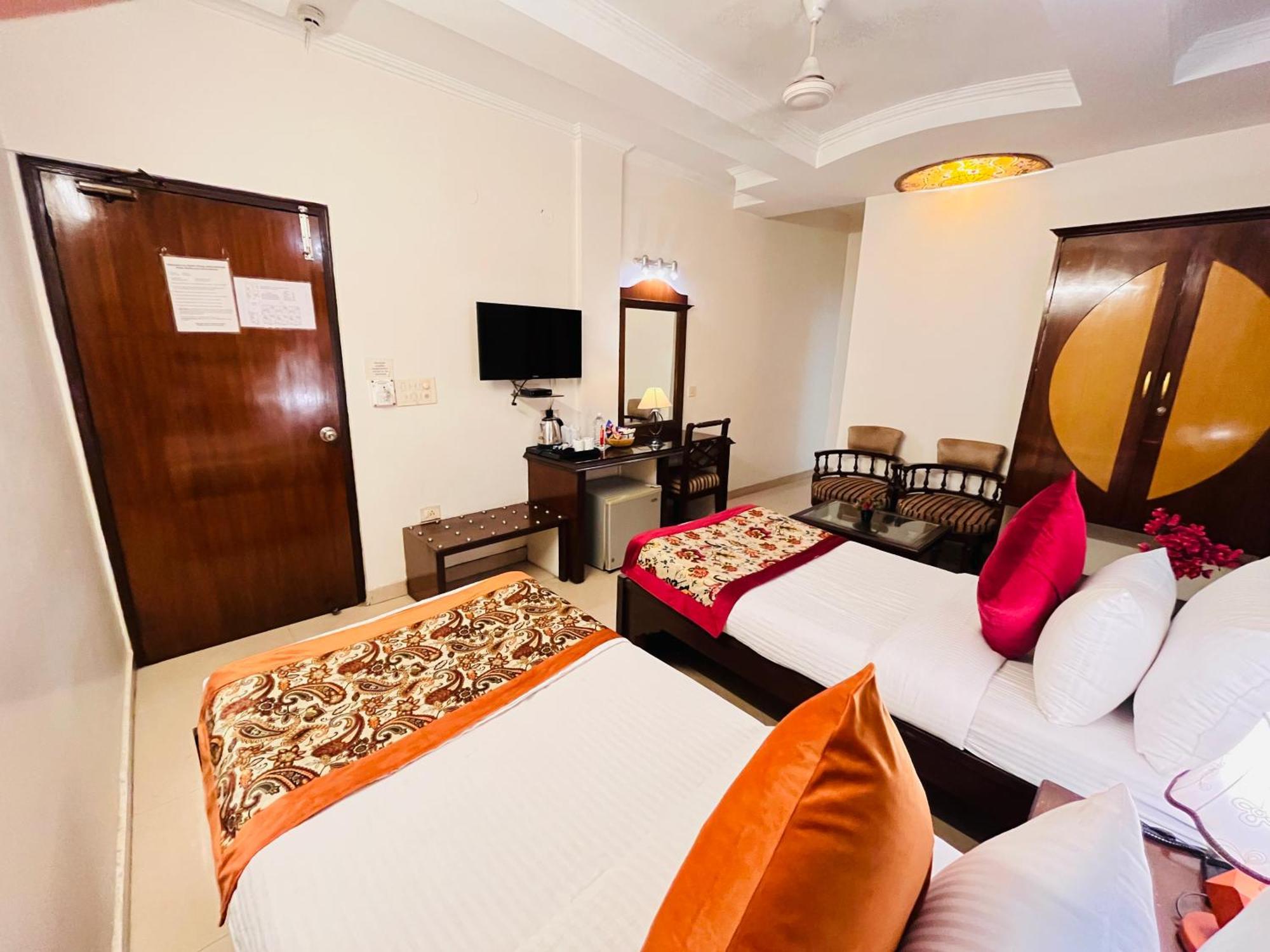 Hotel Paras - Karol Bagh Delhi Zewnętrze zdjęcie