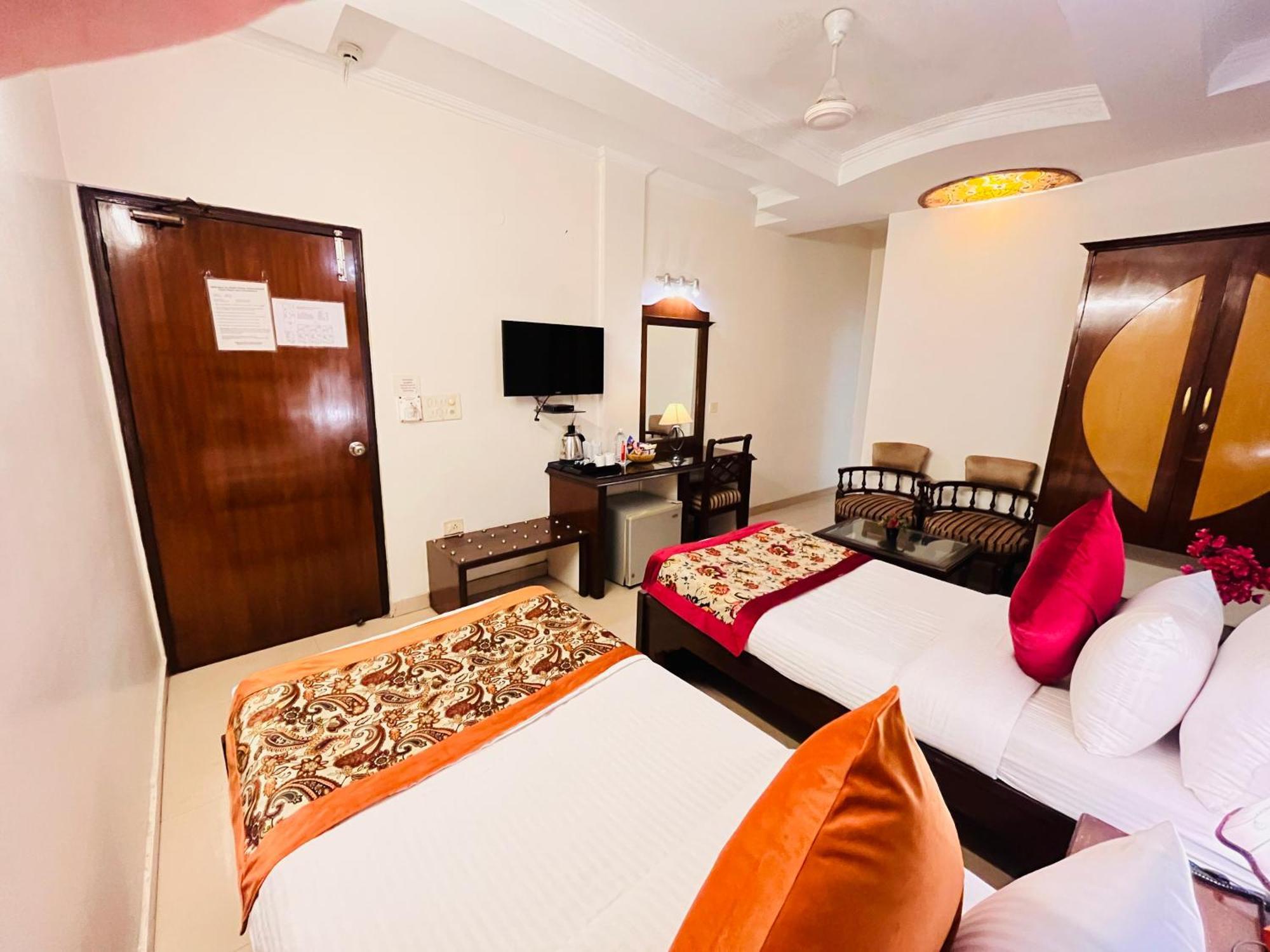 Hotel Paras - Karol Bagh Delhi Zewnętrze zdjęcie